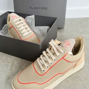 Sneakers - Filling Pieces